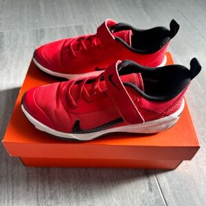 Nike Omni Multi-Court (PS) – Kids Athletic Sneakers, 2.5Y, Box Included